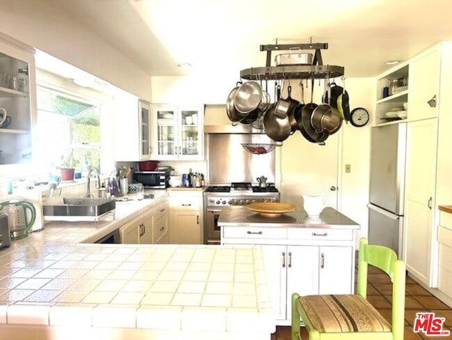 Foto del edificio - 1939 Westridge Terrace