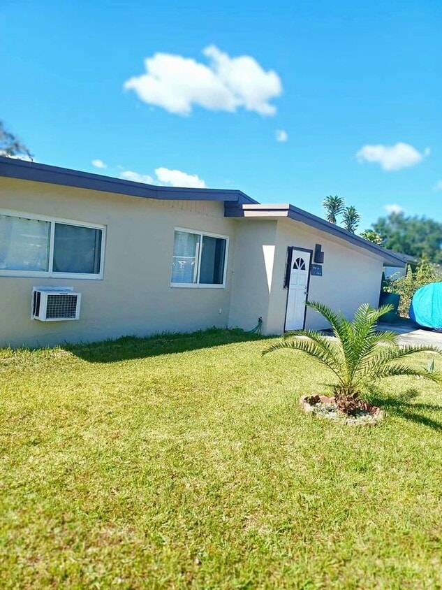 Primary Photo - 4216 SW 51st St