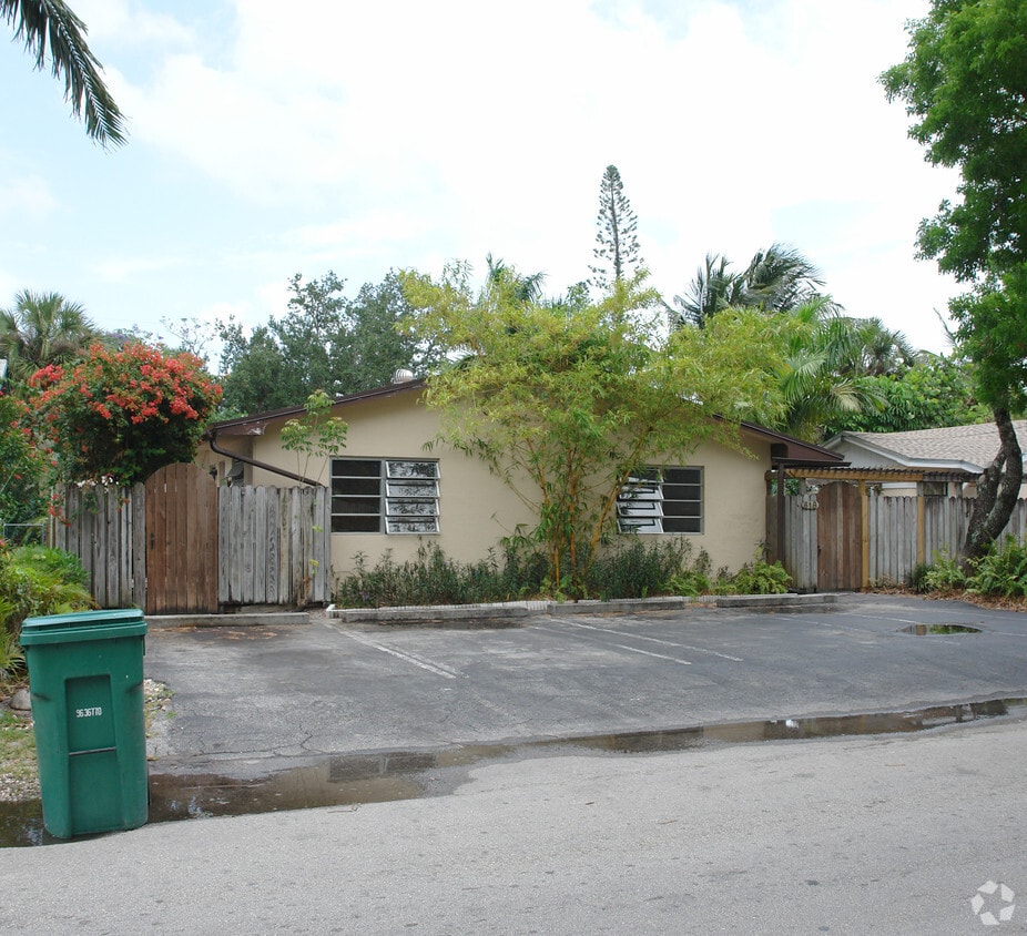 Building Photo - 618-620 SW 14th Ter