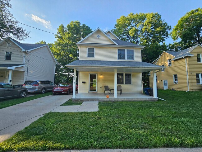 Building Photo - 1303 College Ave