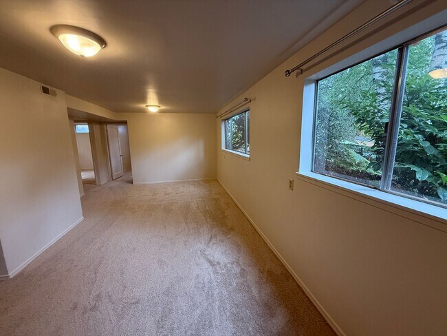 Foto del edificio - Lovely and Warm Home in Edmonds Available Now