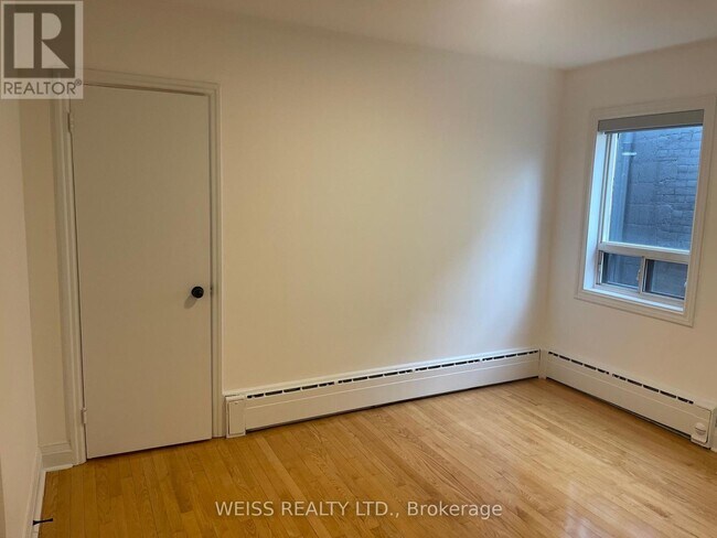 Photo du bâtiment - 517-517 Eglinton Ave W