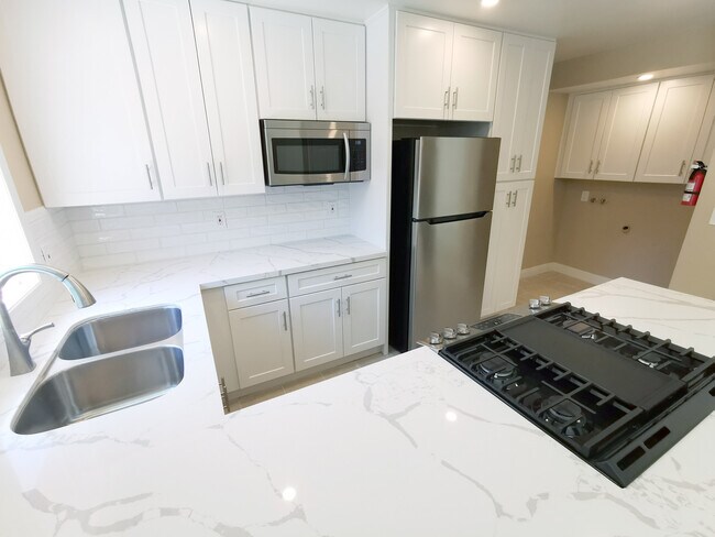 Building Photo - 691 Graves Ave