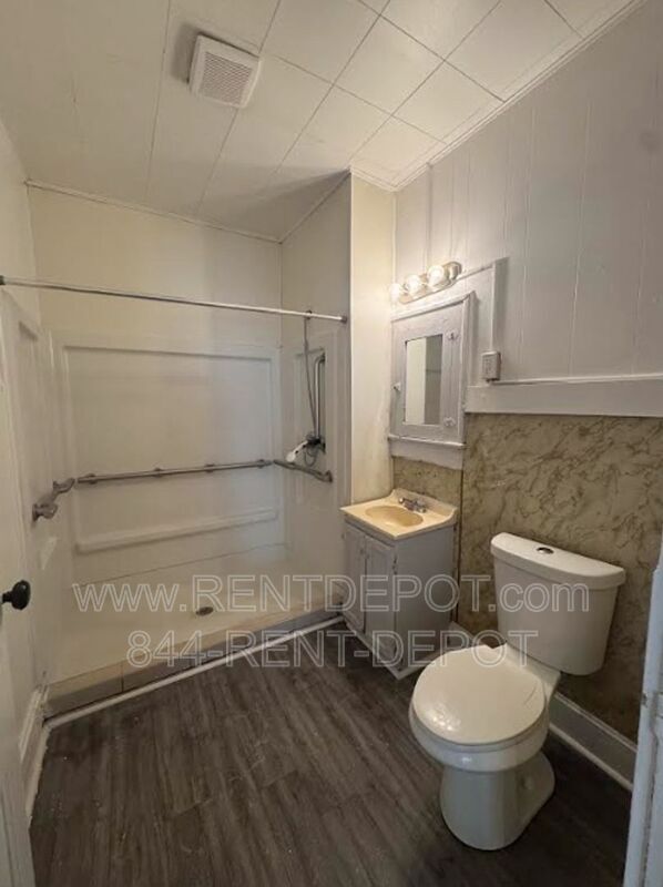 Foto del edificio - 621 Covert Ave