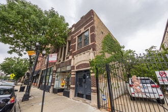 Building Photo - 2019 N Damen Ave