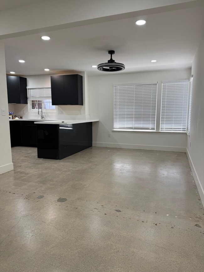 Building Photo - 14962 Rolling Ridge Dr