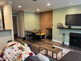 Building Photo - 5950 Oakwood Dr