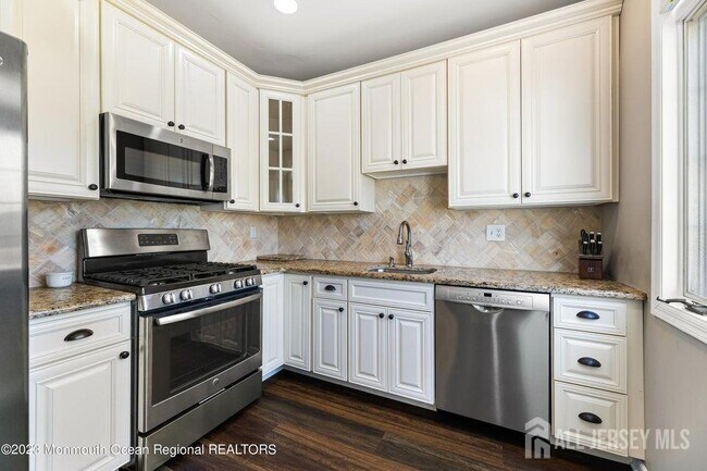 Building Photo - 48 Rutland Ln