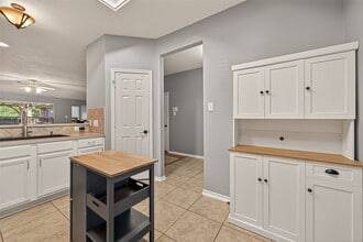 Building Photo - 205 Colony Lake Ln