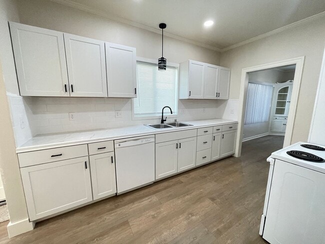 Foto del edificio - 4 bed / 1.5 ba house - Yuba City