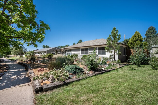 Building Photo - 2140 Robin Dr