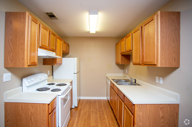 B1 - 12R 2HABx1BA 901 ft² - Melrose Apartments