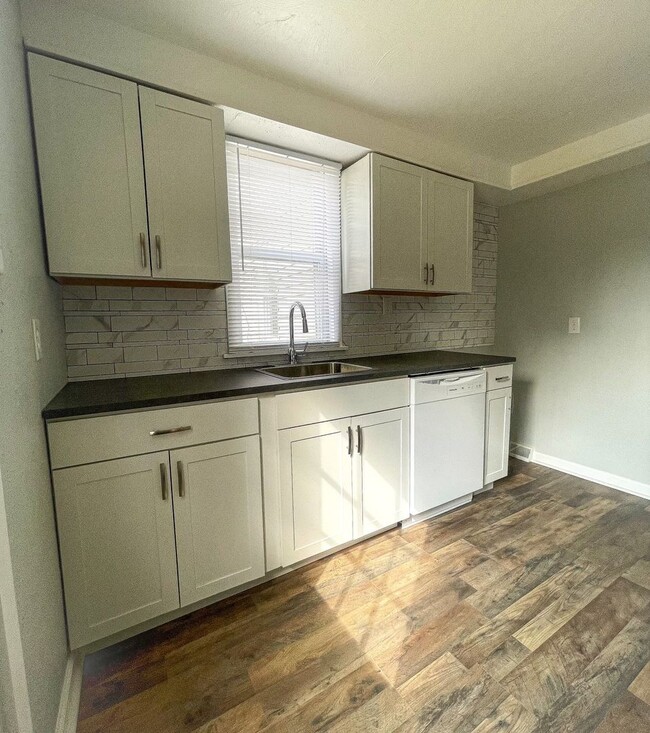 Building Photo - 310 Marlow St