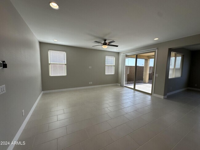 Foto del edificio - 8826 W Medlock Dr