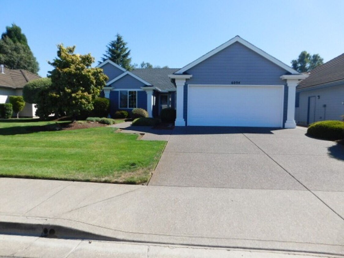 Foto principal - 3Bd/2Ba Single Story House- For viewing!
