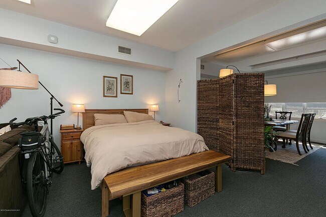 Foto del edificio - 490 N Craig Ave