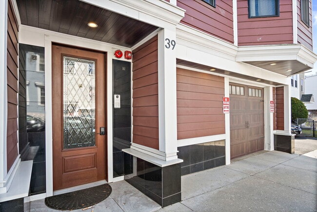 Photo - 39 Lexington St Apartment