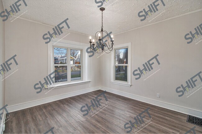 Foto del edificio - 534 Benjamin - Fresh and updated 3 bedroom...