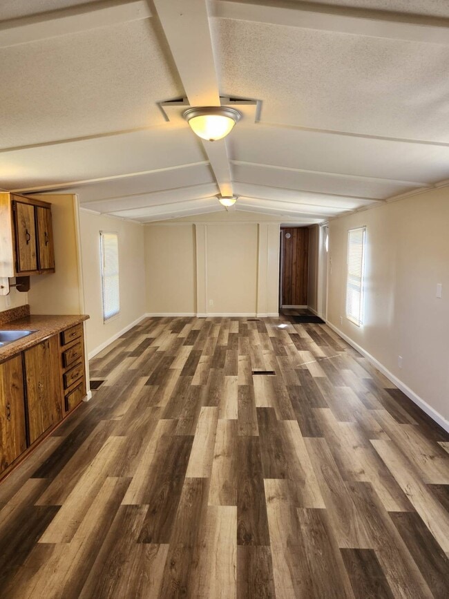 Building Photo - 302 Becky Ln