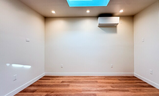 Foto del edificio - 546 W Ash Ave