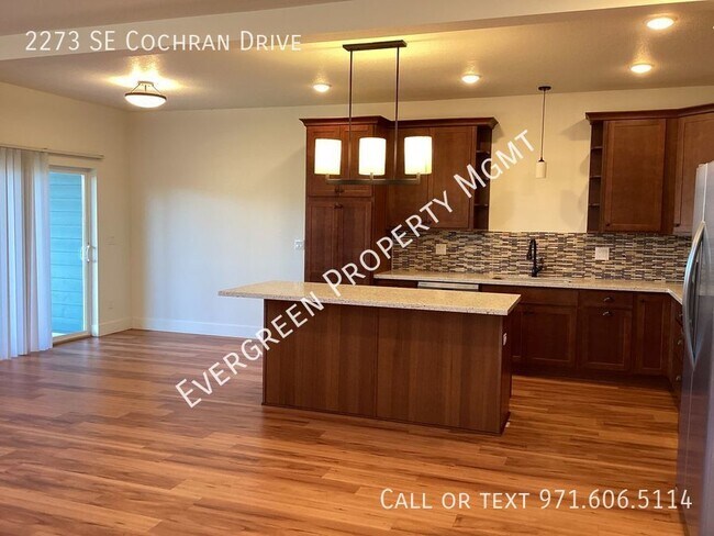 Building Photo - Beautiful 3 bdrm, 2.5 bth home- Private an...