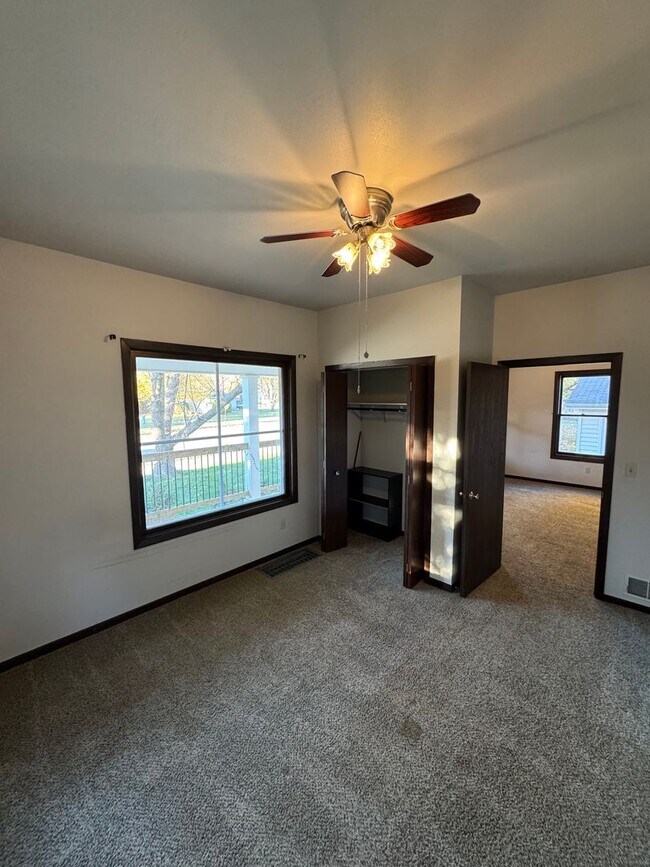 Foto del edificio - 1421 E Midway Rd