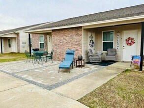 Building Photo - 437 Fieldstone Ln