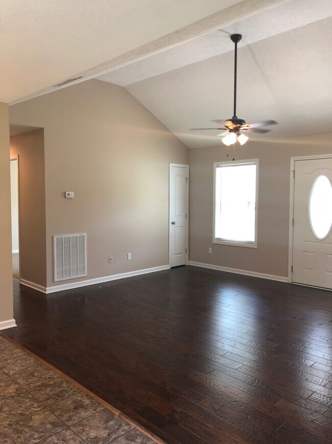 Building Photo - Adorable 3 Bedroom Home with Large Yard!