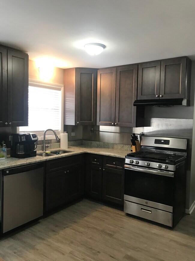 Building Photo - 8660 W 75th St