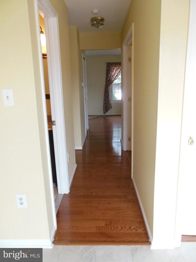 Foto del edificio - 8601 Point of Woods Dr