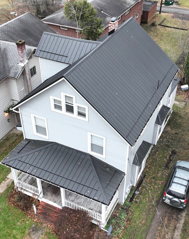 Exterior - 652 N Bever St