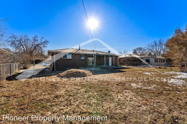 Building Photo - 3 br, 2 bath House - 8391 Oakwood St
