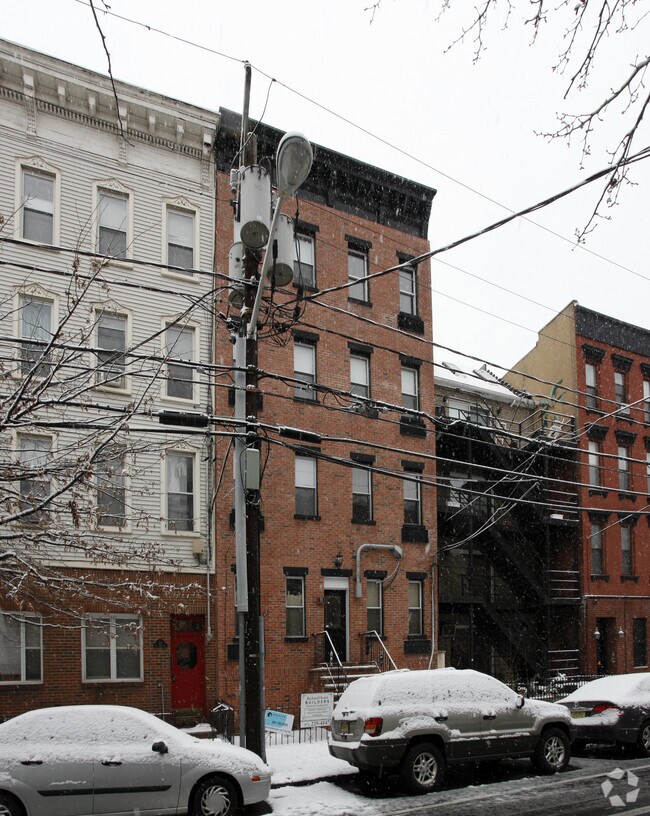 Foto del edificio - 128 Madison St