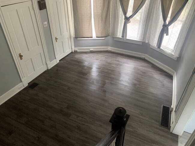 Building Photo - 2 br, 1 bath House - 318 Center Ave
