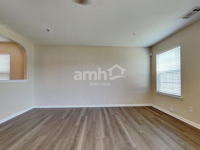 Foto del edificio - 38 Lake Shore Blvd