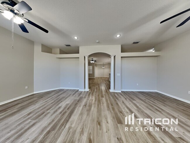 Building Photo - 1810 Cattleman Drive Brandon FL