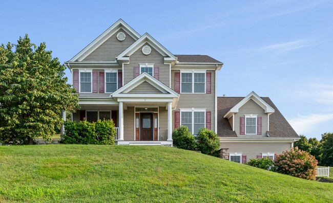 Building Photo - 5 Rolling Hills Dr