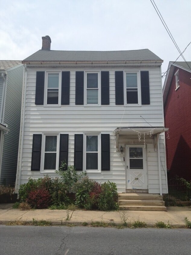 16 W Stiegel St Unit 16 W. STIEGEL ST APT. A, Manheim, PA 17545 Room