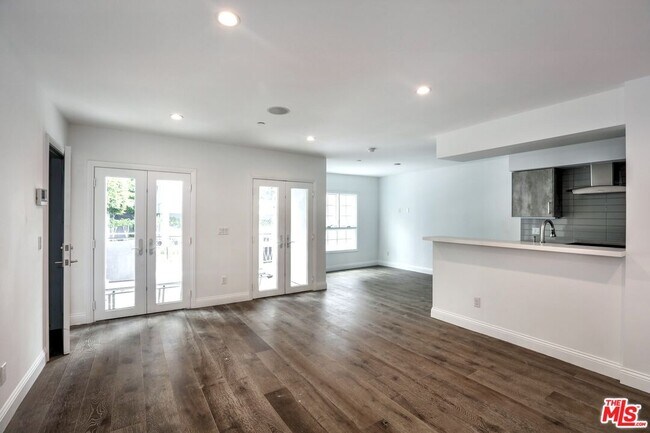 Building Photo - 1109 Alta Loma Rd