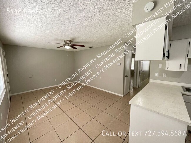 Foto del edificio - 5448 Lewellyn Rd
