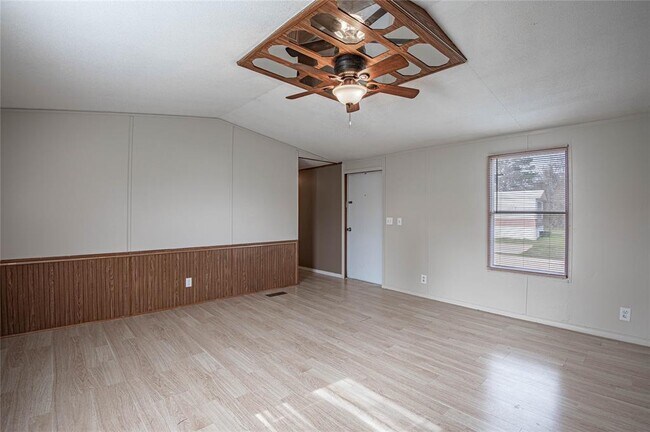 Building Photo - 1345 FM 405 Rd