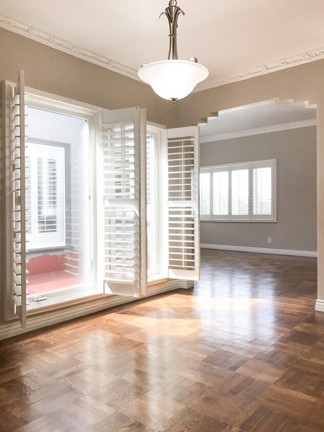 Primary Photo - Bright and Elegant Home in Desirable Inner...
