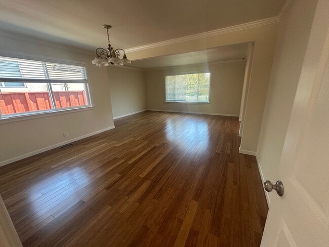 Building Photo - Beautiful Single Story Warms Springs Home