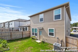 Foto del edificio - 10643 Military Dr W