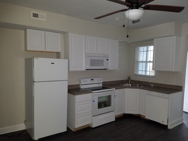 Building Photo - Beautifully Updated Church Hill Row House ...