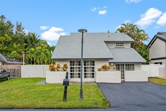 Building Photo - 8351 SW 39th Ct