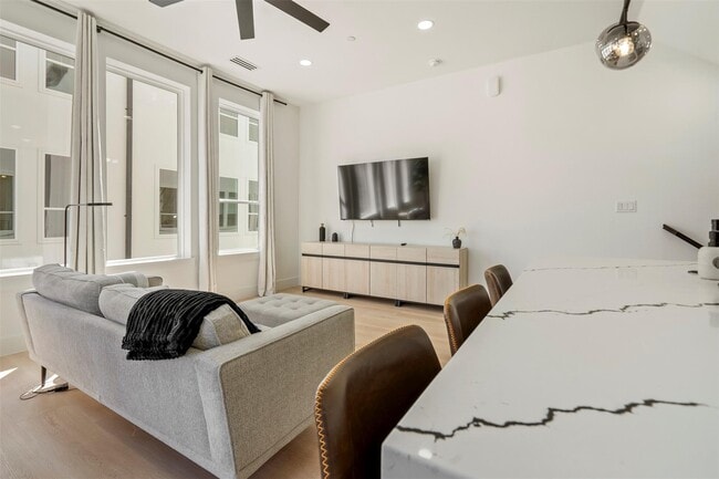 Foto del edificio - 2019 California Dr