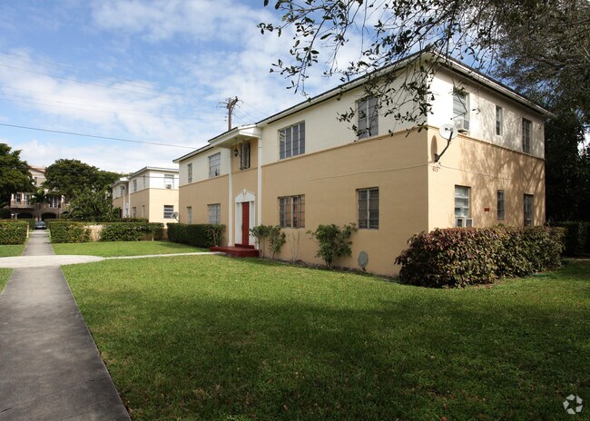 Building Photo - 614-618 Santander Ave