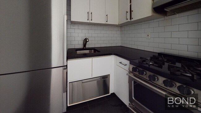 Foto del edificio - 324 E 83rd St