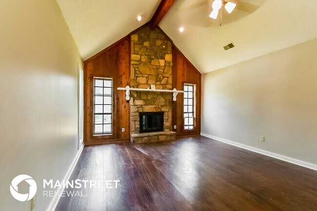 Foto del edificio - 4176 Runningbrook Cir